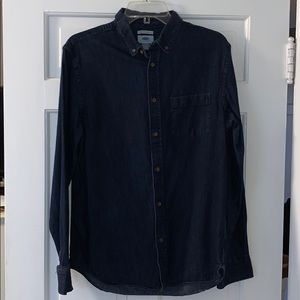 Men's Old Navy dark denim button down shirt